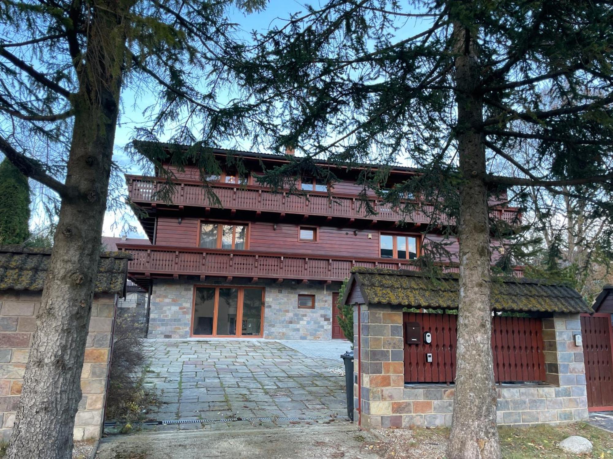 Apartman S Krbom Vedla Zubacky Tatranska Strba Exterior photo